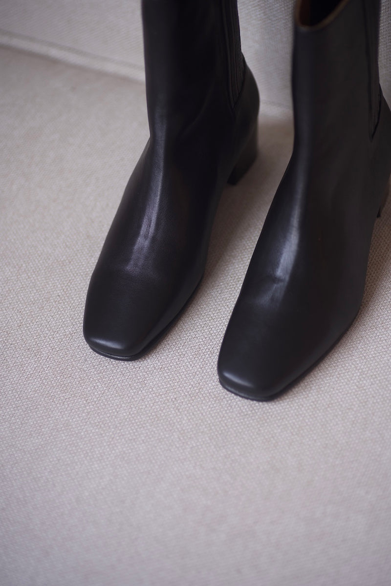 Victoria Elastic Boots Calf Black
