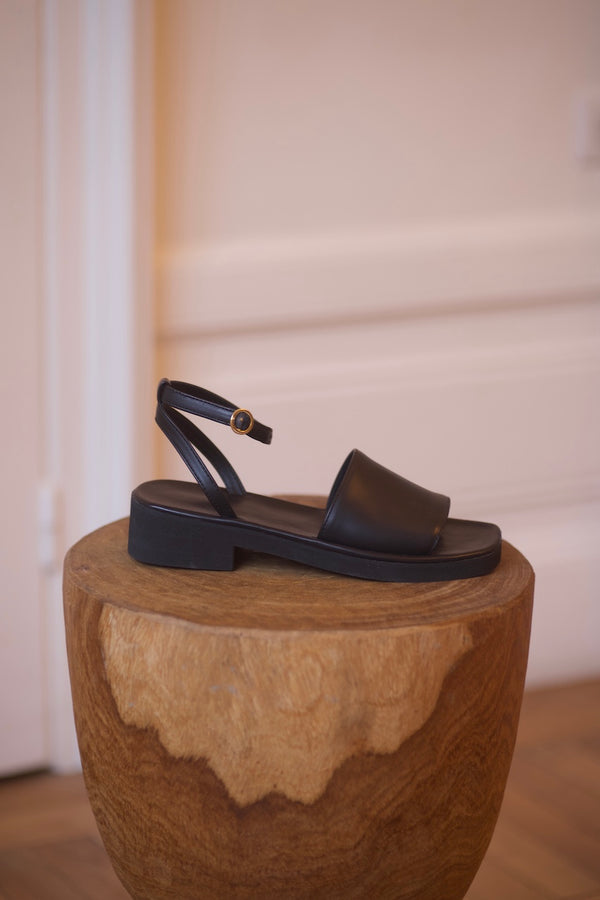 Kreutzberg Sandals Calf Black