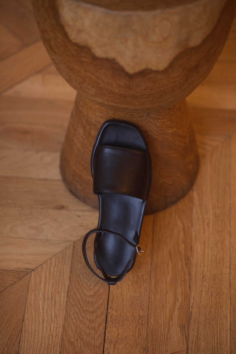 Kreutzberg Sandals Calf Black