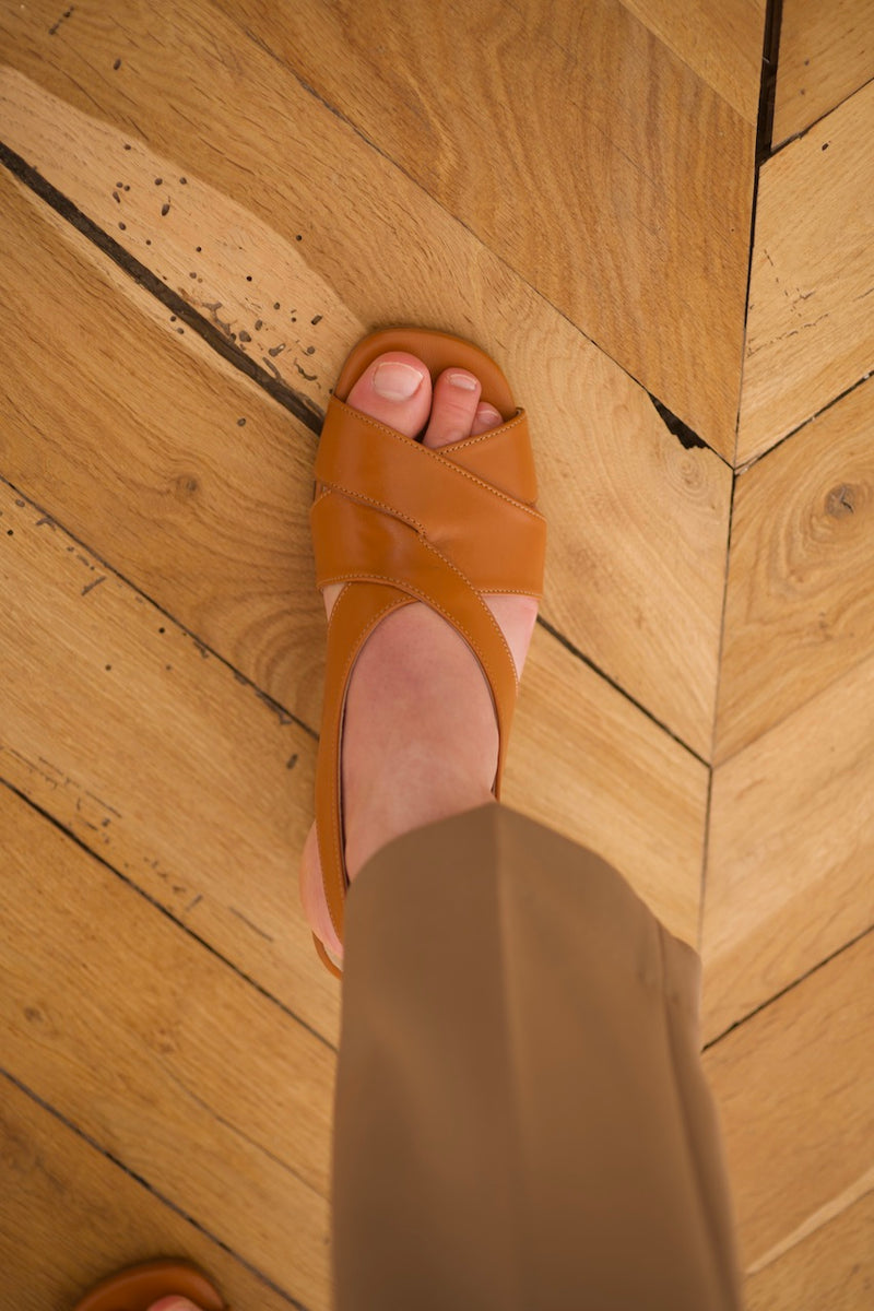 Romy Nappa Iconic Tan / 38